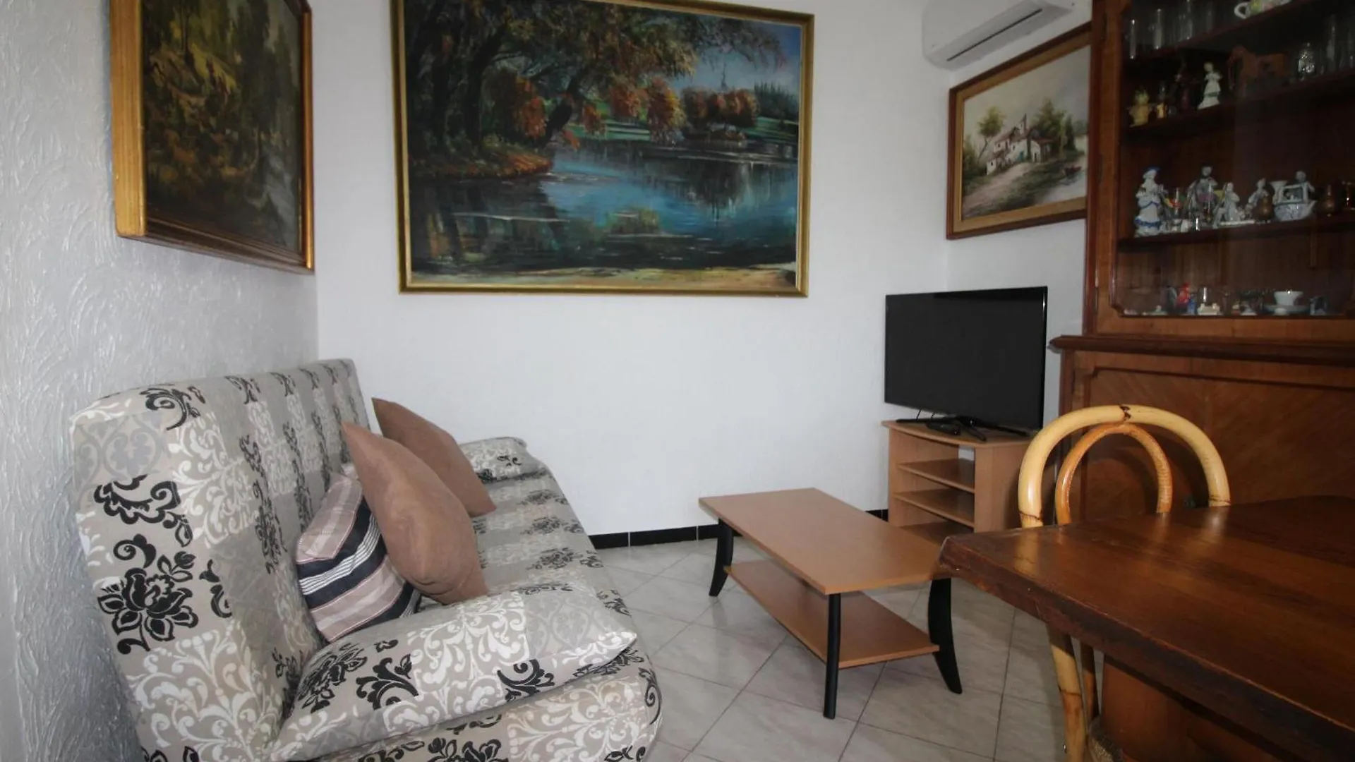Grifeu 6 - Apartamento Situado Muy Cerca De La Playa De Cap Ras, Para 6 Personas - Es-228-195 Llanca Apartment